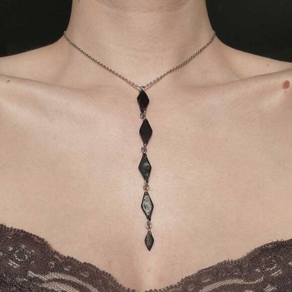 Gothic black diamond-shaped rosary necklace with a small silver chain - Picture 8 of 8